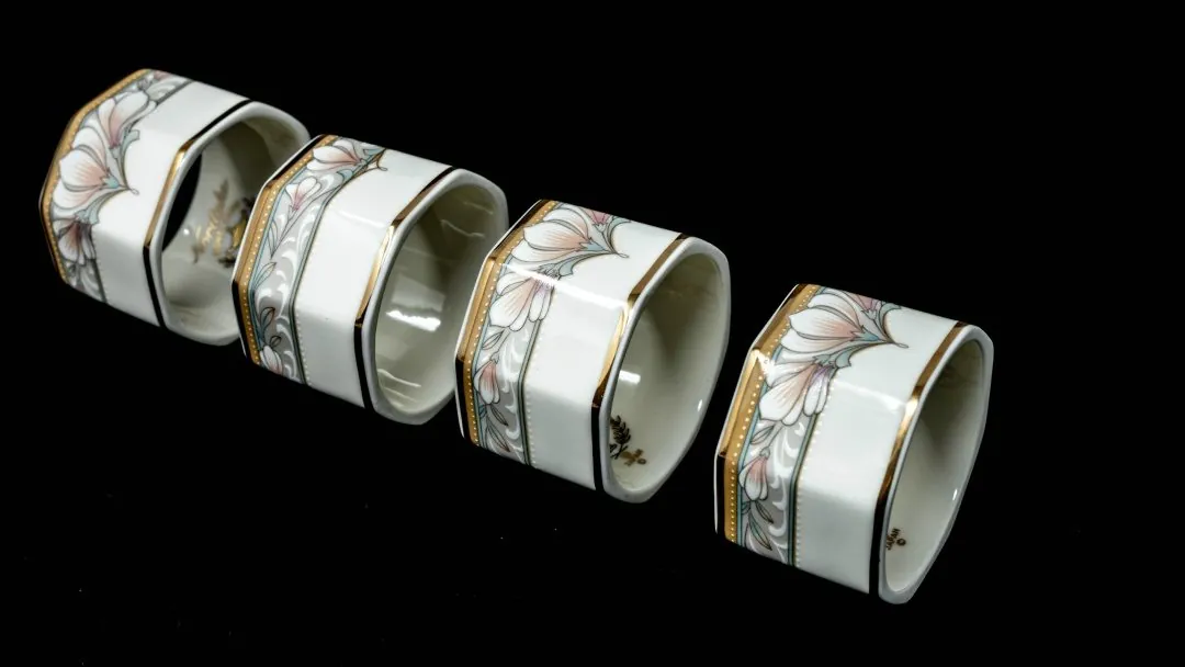 А это дорогие колечки Noritake. Чистенькие и красивые. Переживут всех при правильном обращении.
